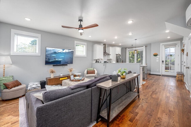 Building Photo - 2805 Lindbergh St Unit ID1300718P