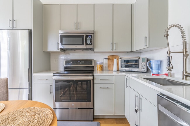 Photo - 5109C Phinney Ave N Unit ID1364267P