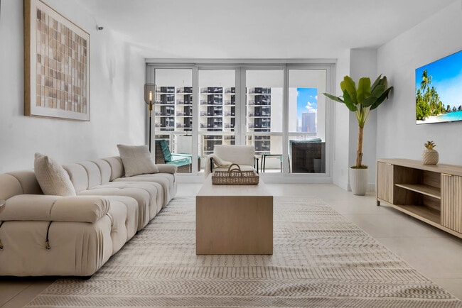 Building Photo - 1717 N Bayshore Dr Unit ID1054118P