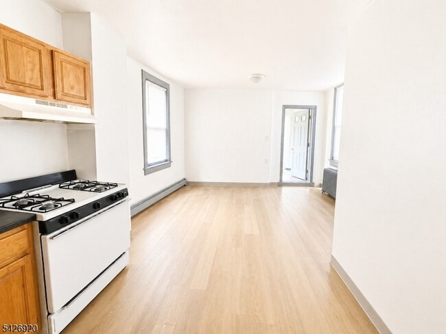 Photo - 840 Mt Prospect Ave