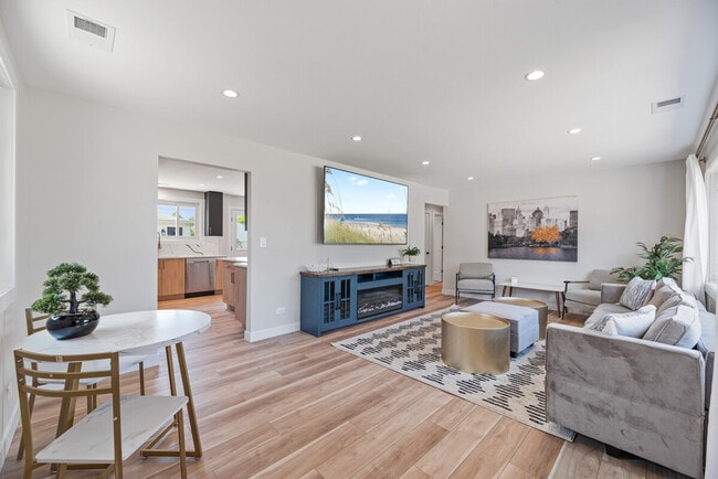 Photo - 1023 S Wolf Rd Unit ID1032513P