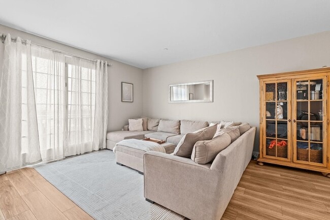 Photo - 100 Shearwater Ct E