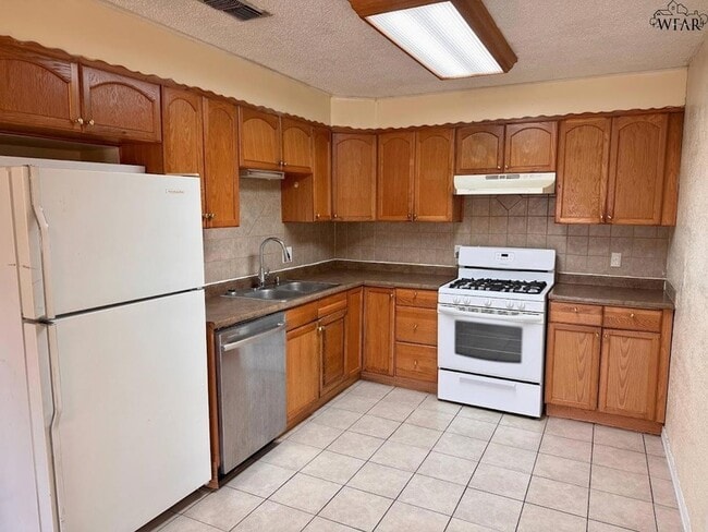 Photo - 1612 Phoenix Dr