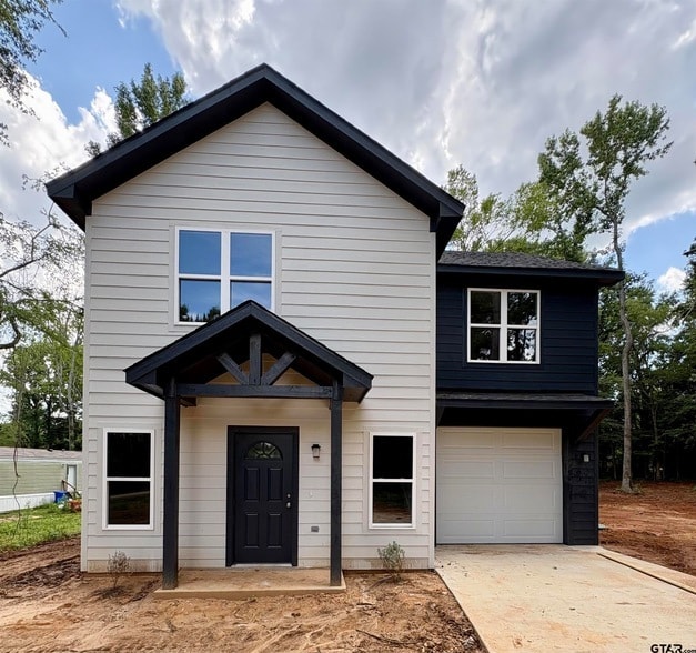 Building Photo - 325 Royal Dr W