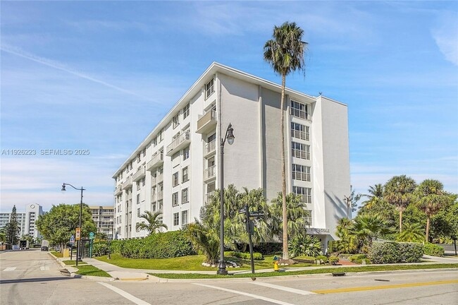 Building Photo - 17800 Atlantic Blvd Unit 409