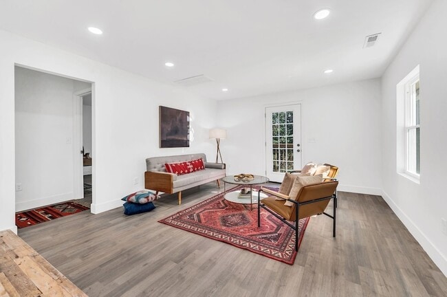 Photo - 143 Donald St