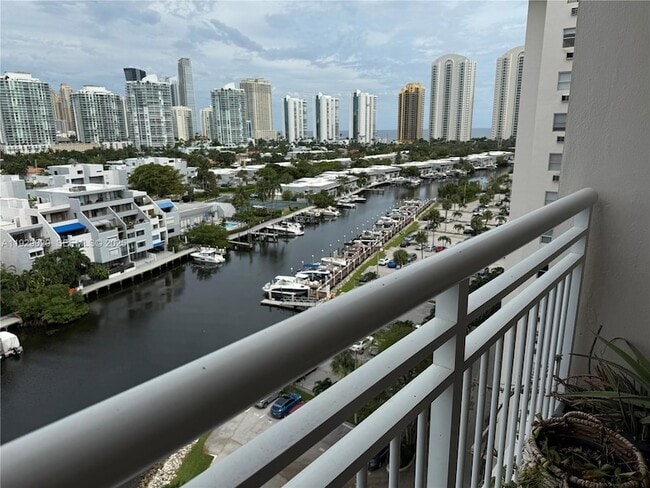 Building Photo - 400 Kings Point Dr Unit 1214