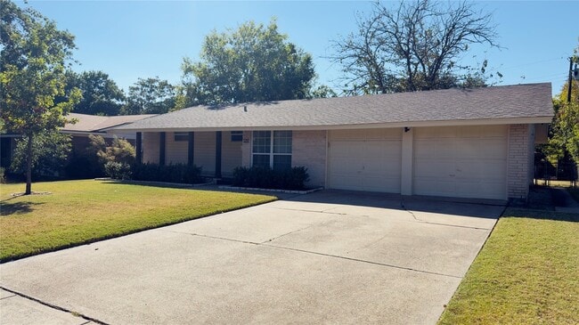 Building Photo - 12117 Sunland St