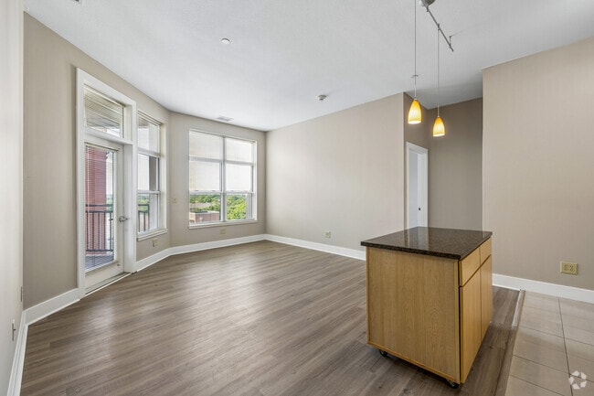 2BR, 2BA - 1,034SF - Living Room - The Greene Apartments in Beavercreek