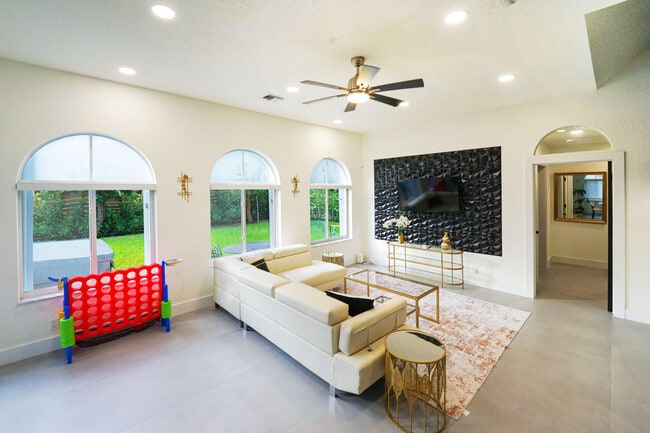 Photo - 2609 Center Ave Unit ID1369657P