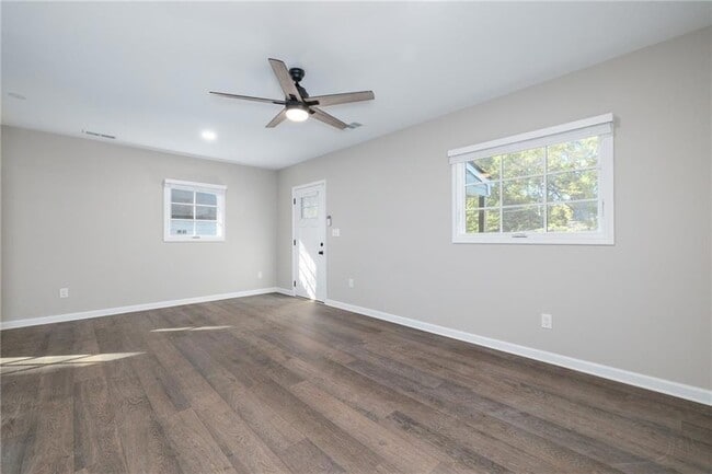 Photo - 896 Oakland Dr SW