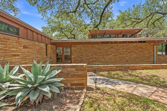 Photo - 407 Almarion Dr