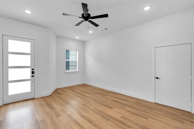 Photo - 1884 Bernard St