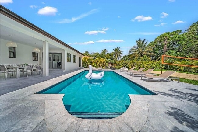 Photo - 305 NW 124th St