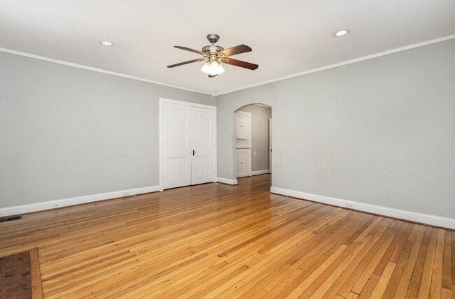 Photo - 5924 La Vista Dr