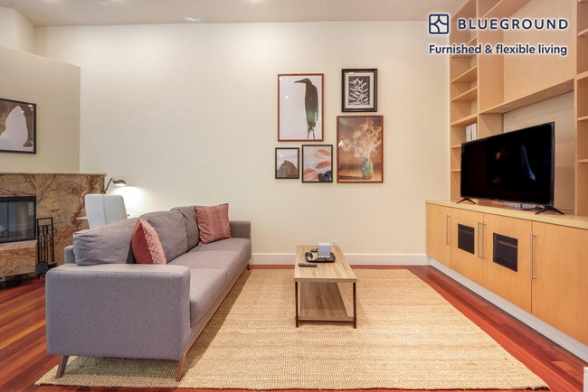 Photo - 696 De Haro St