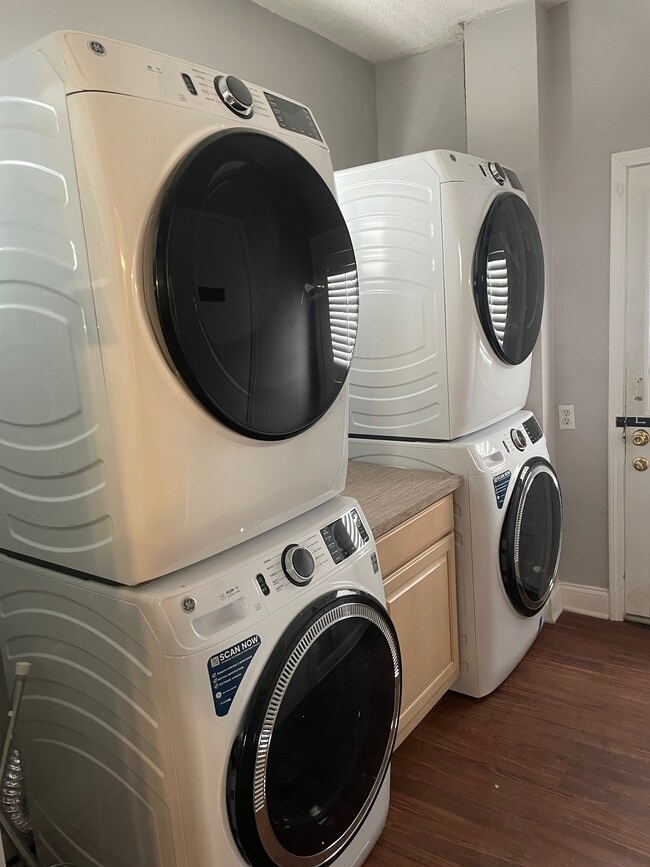 Free laundry use - 1439 6th Avenue