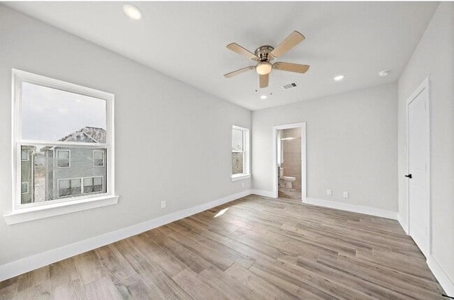 Photo - 230 W 28th St