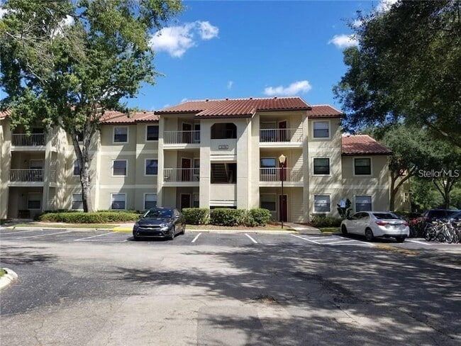Building Photo - 3036 Parkway Blvd Unit 204