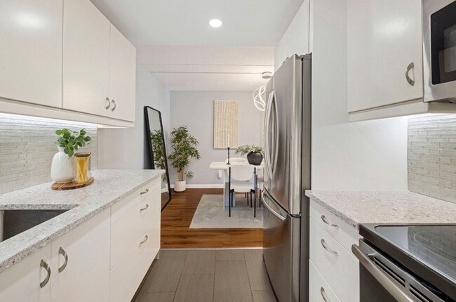 Photo - 50-56-56 Broadlawn Park Unit 221