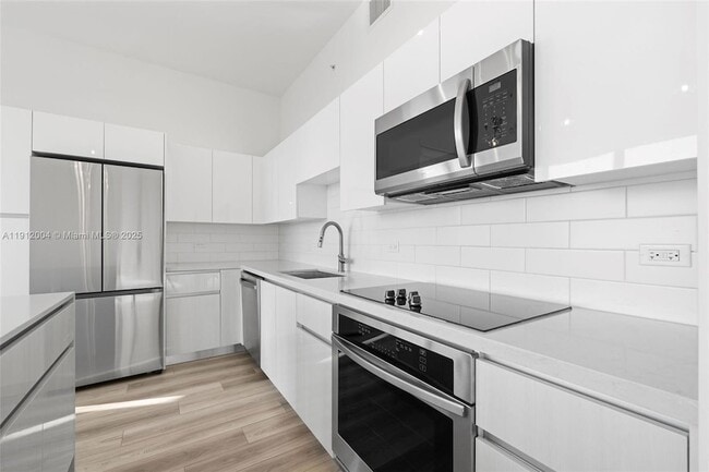 Photo - 101 Diplomat Pkwy Unit 911