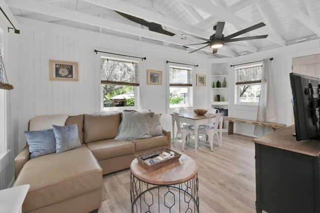 Building Photo - 46 Marlborough Rd Unit SI ID1502007P