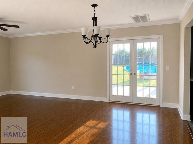 Photo - 1106 Creekside Cir