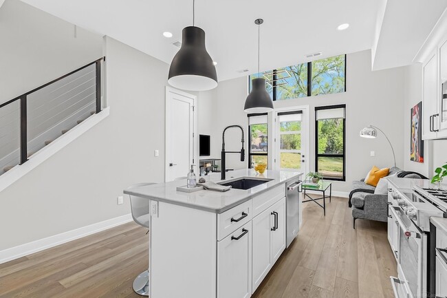 Photo - 434 W Tienken Rd