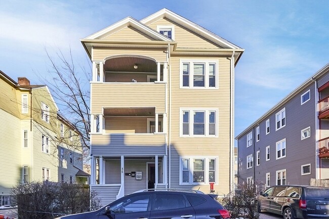 Building Photo - 35 Arthur St Unit 3