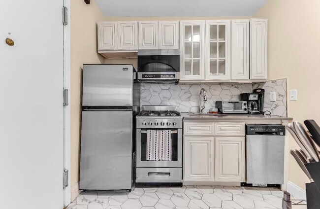 Photo - 45 Monroe Pl Unit ID1359088P