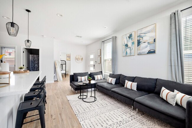 Photo - 3806 E Polk St Unit ID1244297P