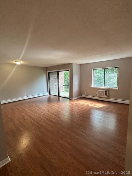 Photo - 925 High Path Rd