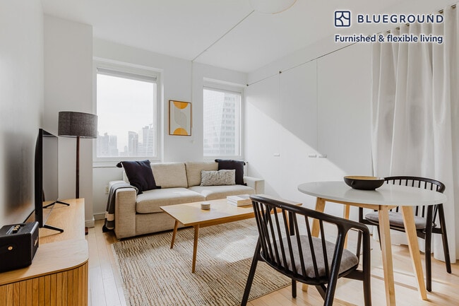 Building Photo - 70 W 45th St Unit FL36-ID1540