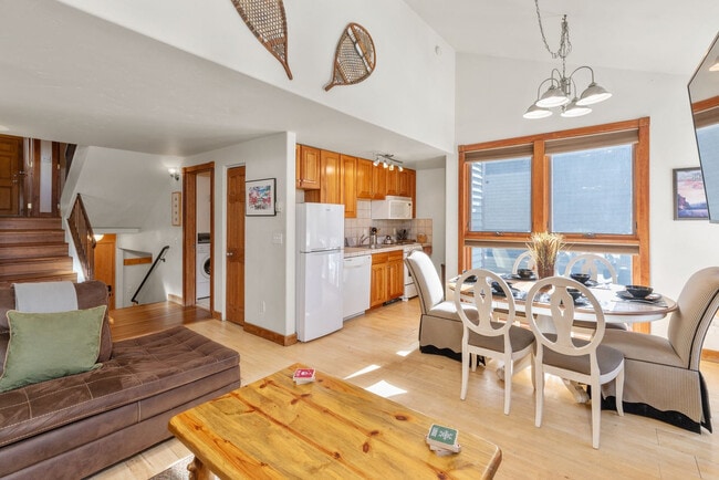 Building Photo - 747 W Pacific Ave Unit SI ID1324989P
