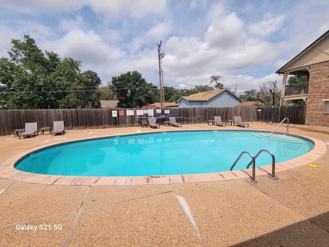 Swimming Pool - Stratford West Apartments