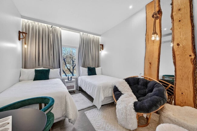 Photo - 443 Clove Rd Unit ID1366357P