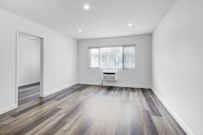 Photo - Country Club Apartments