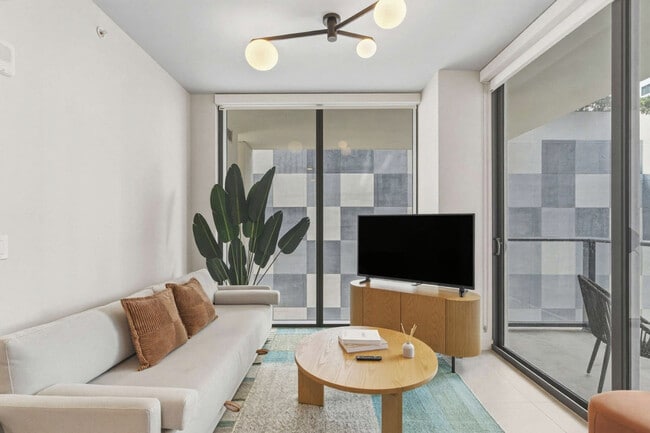 Building Photo - 11 NE 6th St Unit SI FL6-ID1471176P