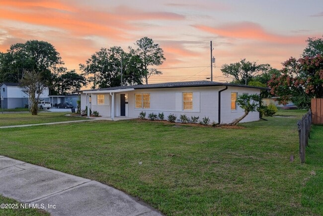 Photo - 5437 Attleboro St