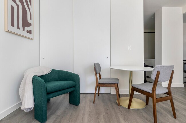 Photo - 21 E Chestnut St Unit FL23-ID1391