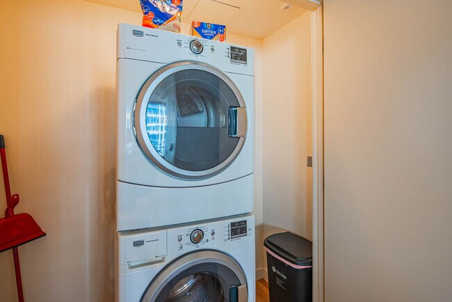 Photo - 44 W Monroe St Unit ID1281115P