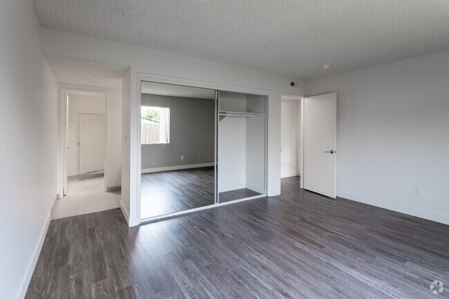 2BR, 2BA - 1200 SF - 316-356 W. Meda Ave. Glendora CA. 91741