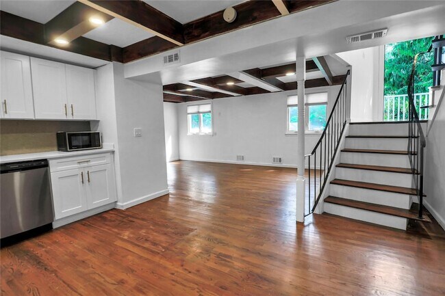 347 Old Town Rd Rental East Setauket - Image