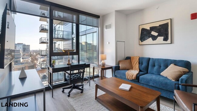 Building Photo - 513 S Damen Ave Unit 916