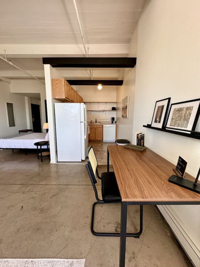 Building Photo - 823 N 2nd St Unit SI ID1404701P