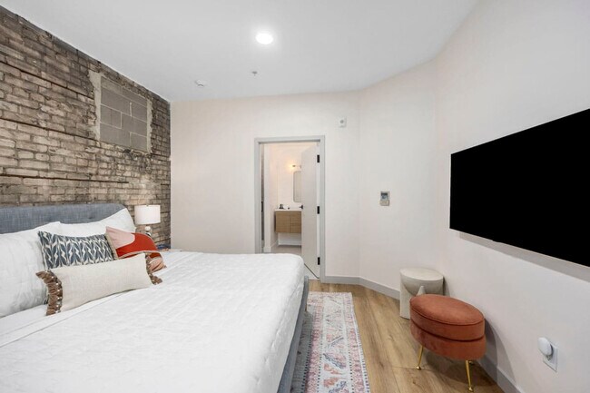 Photo - 644 Bridge St NW Unit SI FL2-ID1539824P