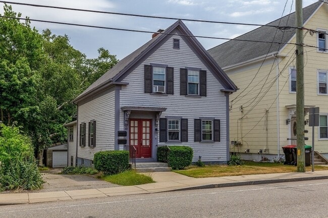 Building Photo - 10 Samoset St Unit 1