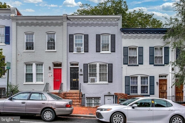 Building Photo - 1211 33rd St NW Unit 1