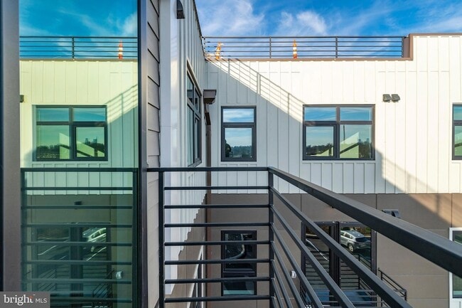 Photo - 3449 Scotts Ln Unit B324