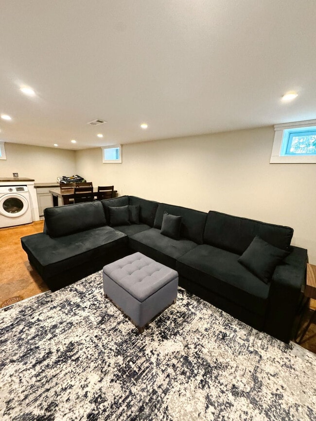 Building Photo - 1012 N Lawrence St Unit ID1321342P